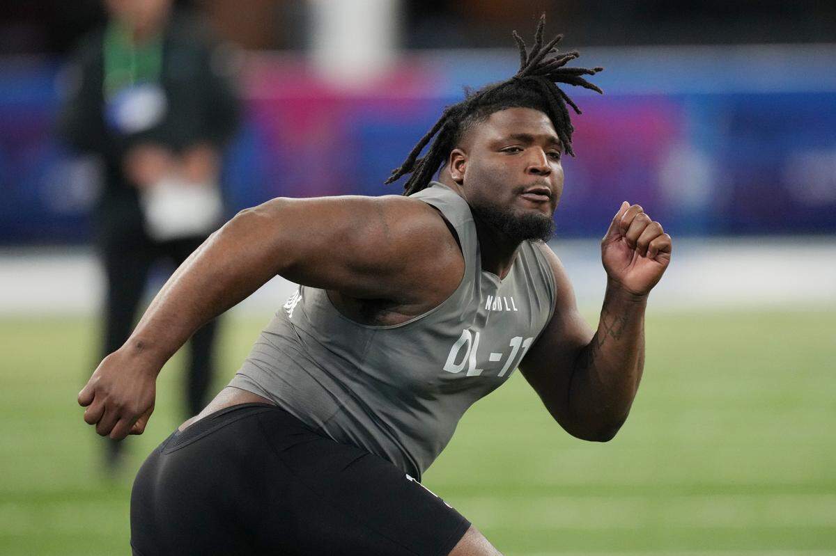 Texas A&M defensive lineman McKinnley Jackson (DL11) works out during the 2024 NFL Combine at Lucas Oil Stadium on Feb. 29, 2024 in Indianapolis.