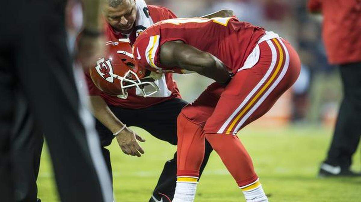 
Kansas City Chiefs wide receiver Donnie Avery (17) was bent over during an injury with trainer Rick Burkholder against the New England Patriots at Arrowhead Stadium on Monday night. Avery underwent surgery for a sports hernia.
