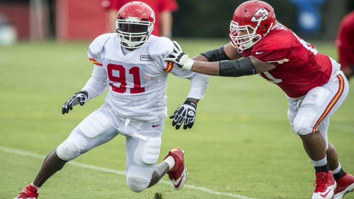 
Kansas City Chiefs linebacker Tamba Hali rushed around the block of Ryan Harris during training camp.
