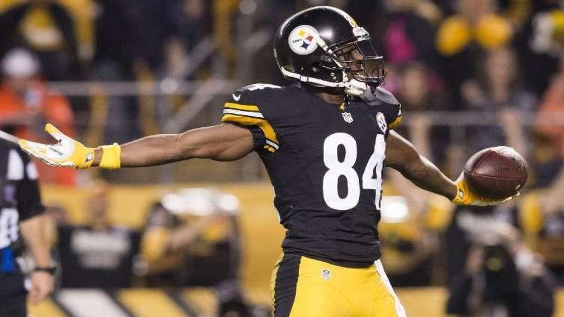 Steelers wide receiver Antonio Brown celebrated a touchdown in the first quarter of Sunday night’s game against the Chiefs.