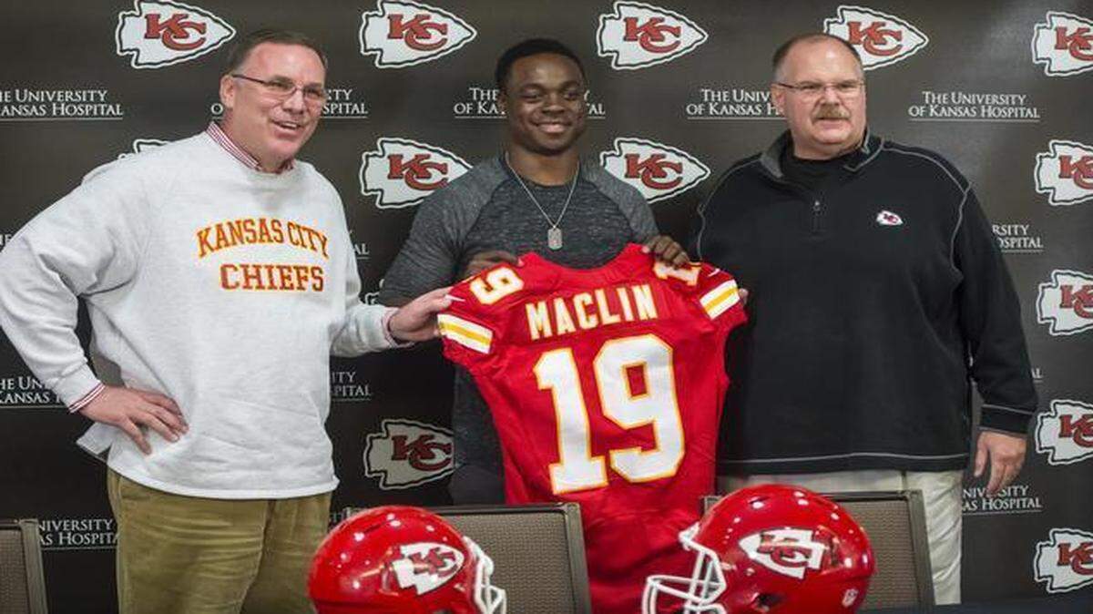 
Kansas City Chiefs general manager John Dorsey (left) and Chiefs coach Andy Reid (right) have expressed confidence in wide receiver Jeremy Maclin’s ability to catch and make something of deep passes.
