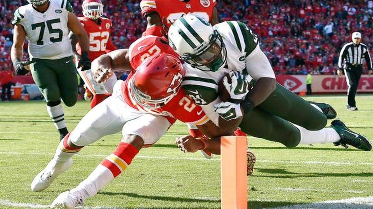
Chiefs safety Eric Berry kept Jets running back Chris Johnson from reaching the end zone in the third quarter of Sunday’s game.
