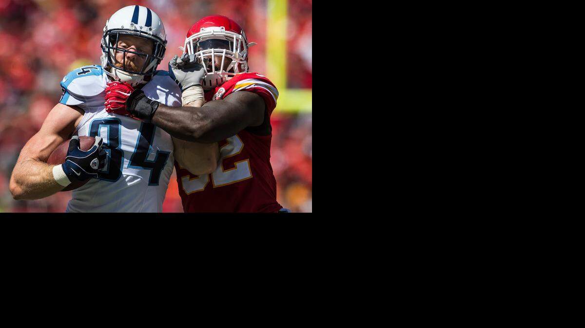 
Titans tight end Taylor Thompson (84) fought off the tackle attempt of Chiefs linebacker James-Michael Johnson (52) in the third quarter Sunday at Arrowhead Stadium. The Chiefs lost 26-10.
