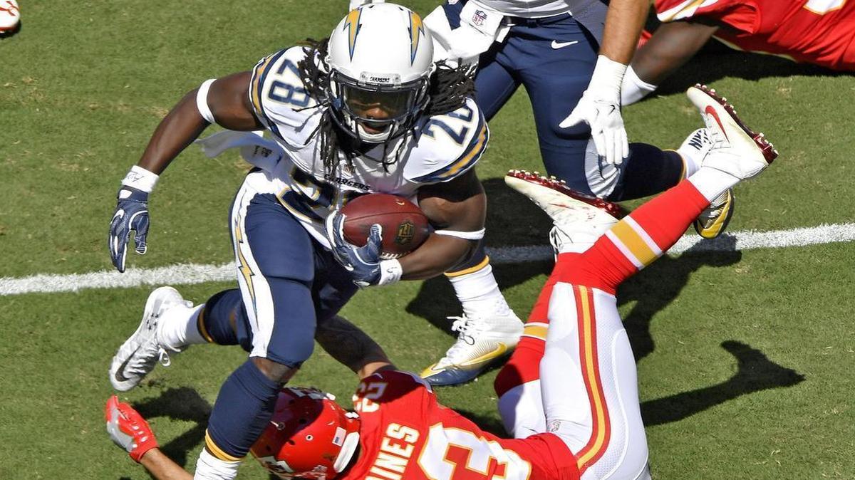 San Diego Chargers running back Melvin Gordon rushed for 4.8 yards per carry in the first half Sunday but wasn’t a factor later in the game.