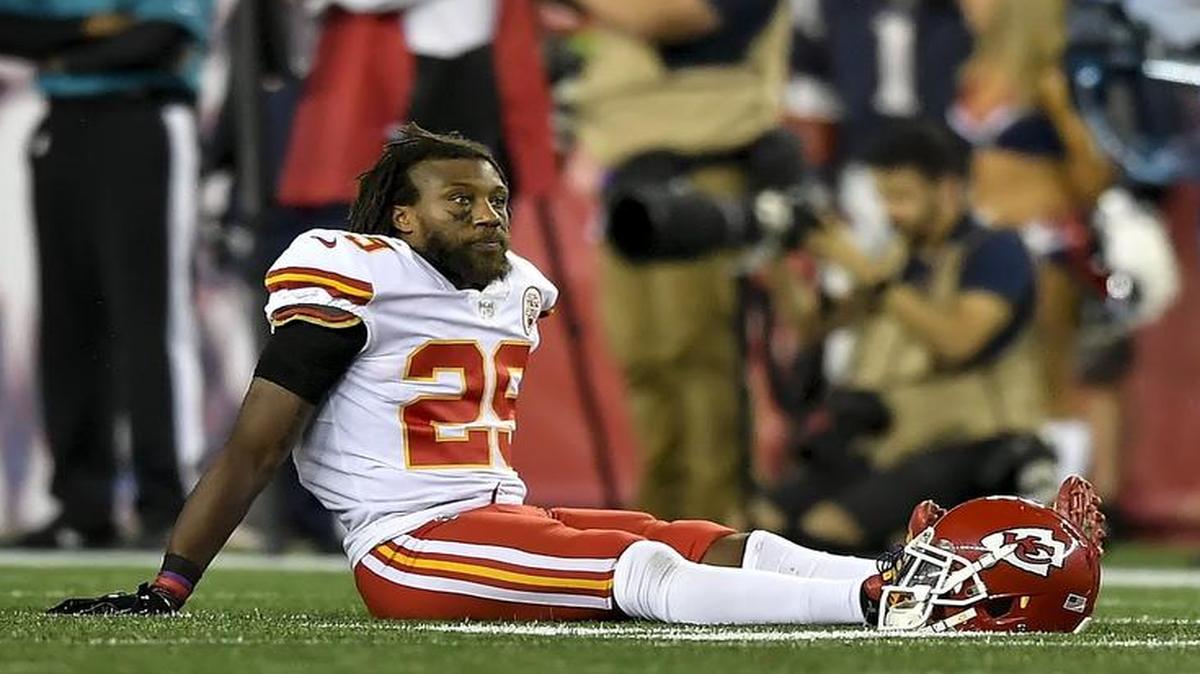 Chiefs strong safety Eric Berry sat on the field after he was injured in Thursday’s game against the Patriots. According to the Chiefs, Berry had an Achilles’ tendon injury