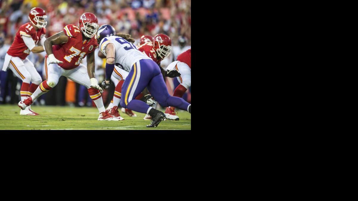 
Chiefs guard Jeff Allen (second from left) took the place of tackle Donald Stephenson against the Minnesota Vikings on Saturday.
