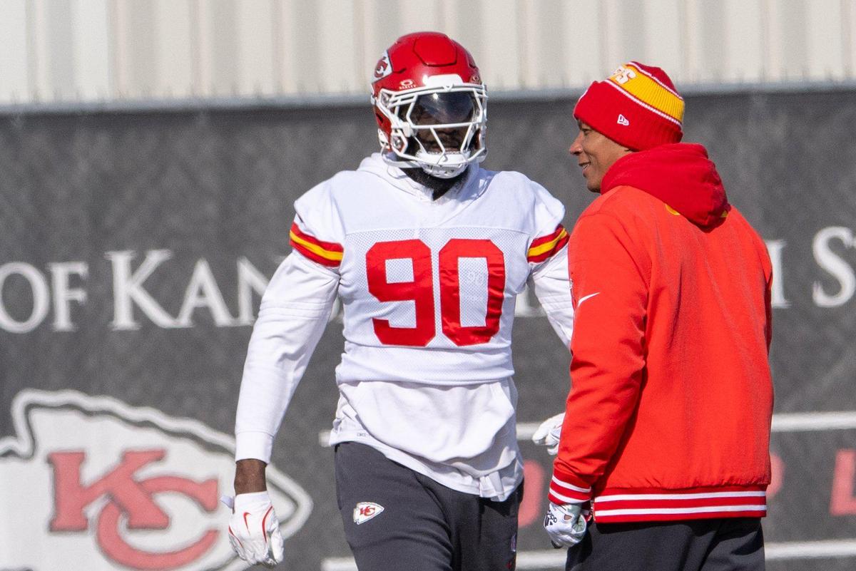 Kansas City Chiefs defensive end Charles Omenihu (90) during warm ups before practice at the Chiefs training facility on Friday, Jan. 24, 2025.