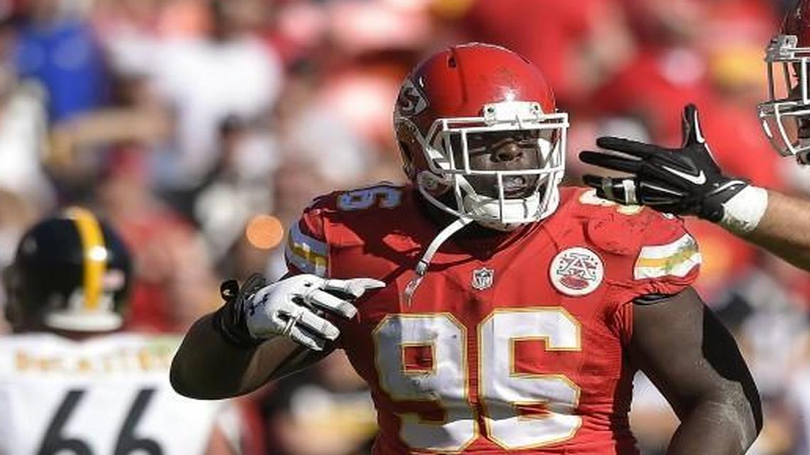 Jaye Howard (left) celebrated with center Mitch Morse (right) after recovering a fumble late in the fourth quarter against the Pittsburgh Steelers on October 25, 2015 at Arrowhead Stadium.