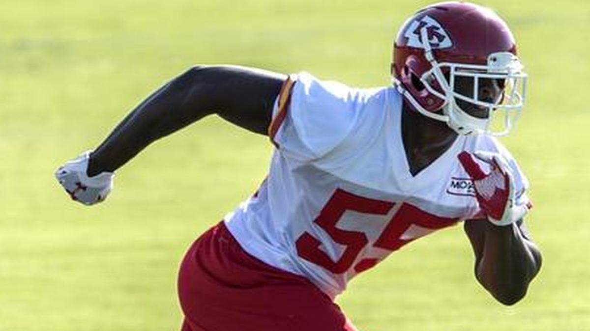 
Kansas City Chiefs linebacker Dee Ford ran during a training-camp practice.
