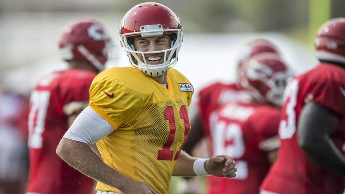 
The Chiefs have agreed to a new four-year contract extension with quarterback Alex Smith worth $17 million a season, a person with knowledge of the situation Sunday told The Star on Sunday. The agreement, which includes $45 million in guaranteed money, is a significant development for the Chiefs, who no longer face losing Smith to free agency.
