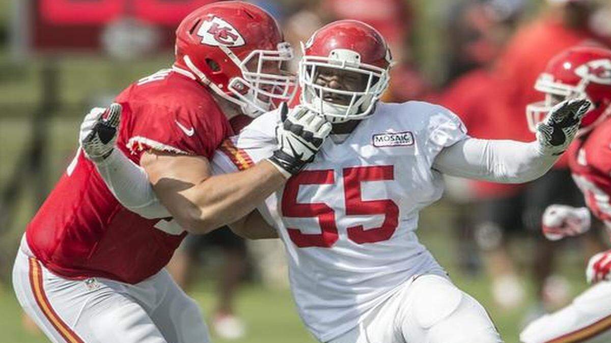 
Kansas City Chiefs rookie linebacker Dee Ford (right) attended Auburn University. 

