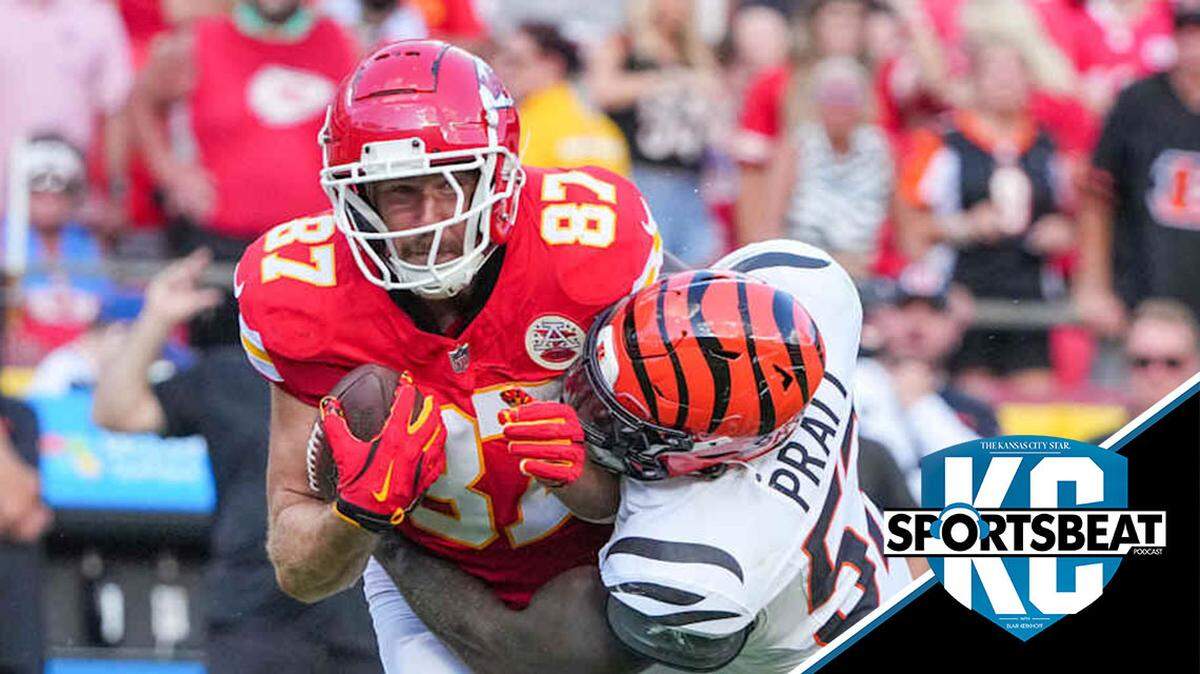 Kansas City Chiefs tight end Travis Kelce catches a pass and is tackled by Cincinnati Bengals linebacker Germaine Pratt.