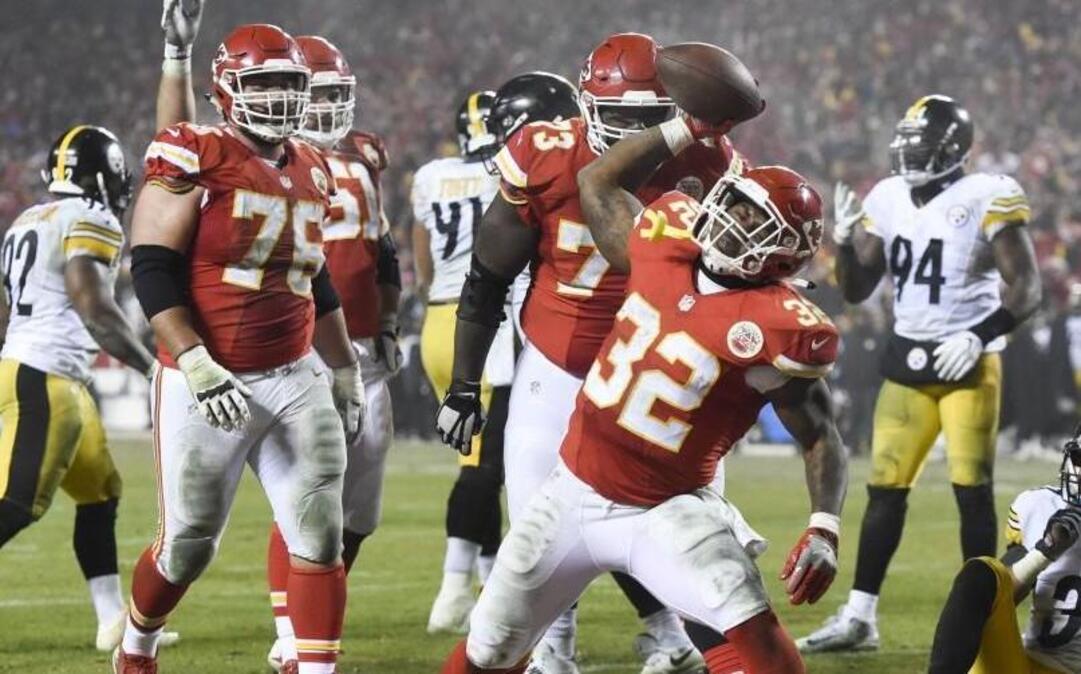 Kansas City Chiefs running back Spencer Ware celebrated after scoring a touchdown.