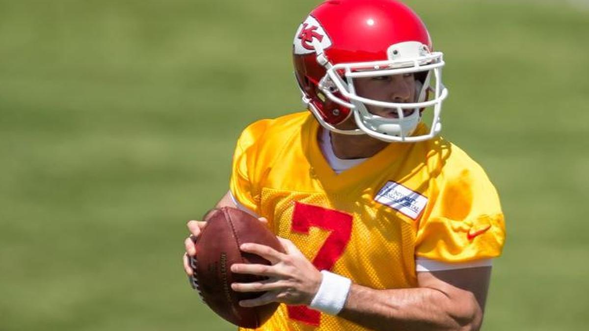 
Now fully recovered from an ACL issue, third-string Chiefs quarterback Aaron Murray has been working on perfecting the long ball during offseason practices at One Arrowhead Drive.
