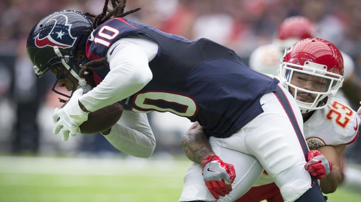 Houston Texans wide receiver DeAndre Hopkins couldn’t break free from a tackle by Kansas City Chiefs cornerback Phillip Gaines during a game in September.