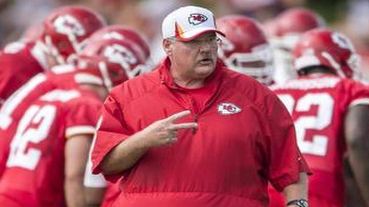 
Chiefs coach Andy Reid motioned to the sidelines on Friday morning summer training camp practice at Missouri Western State University in St. Joseph,.
