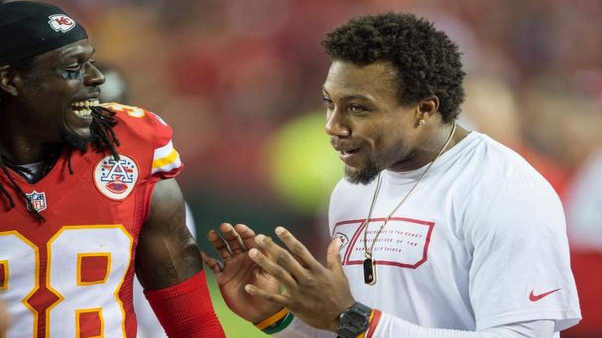 
Kansas City Chiefs cornerback Ron Parker (left) laughed at a comment from strong safety Eric Berry on the sideline in the 41-14 win over the New England Patriots at Arrowhead Stadium in September.
