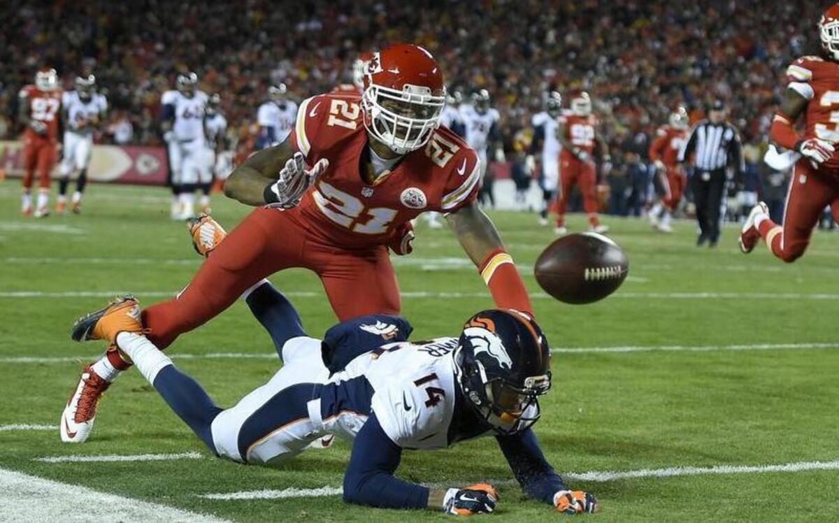 
Kansas City Chiefs cornerback Sean Smith covered Denver wide receiver Cody Latimer during a game last season.

