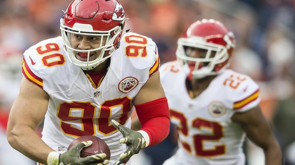 Inside linebacker Josh Mauga (90) is back with the Chiefs.