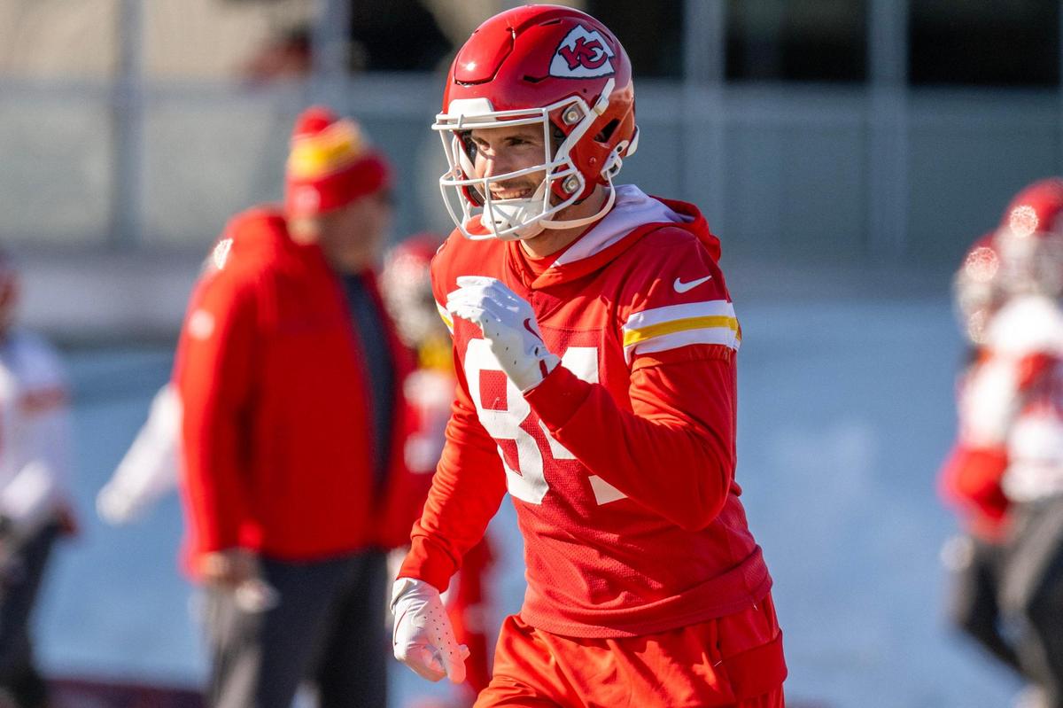 Kansas City Chiefs wide receiver Justin Watson (84) warms up during practice at the Chiefs’ training facility on Wednesday, Jan. 15, 2025, in Kansas City.