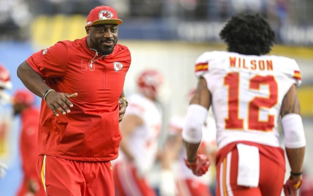 Chiefs outside linebacker Justin Houston (left) missed the first nine games with a knee injury, played in five games, then misssed the final two.