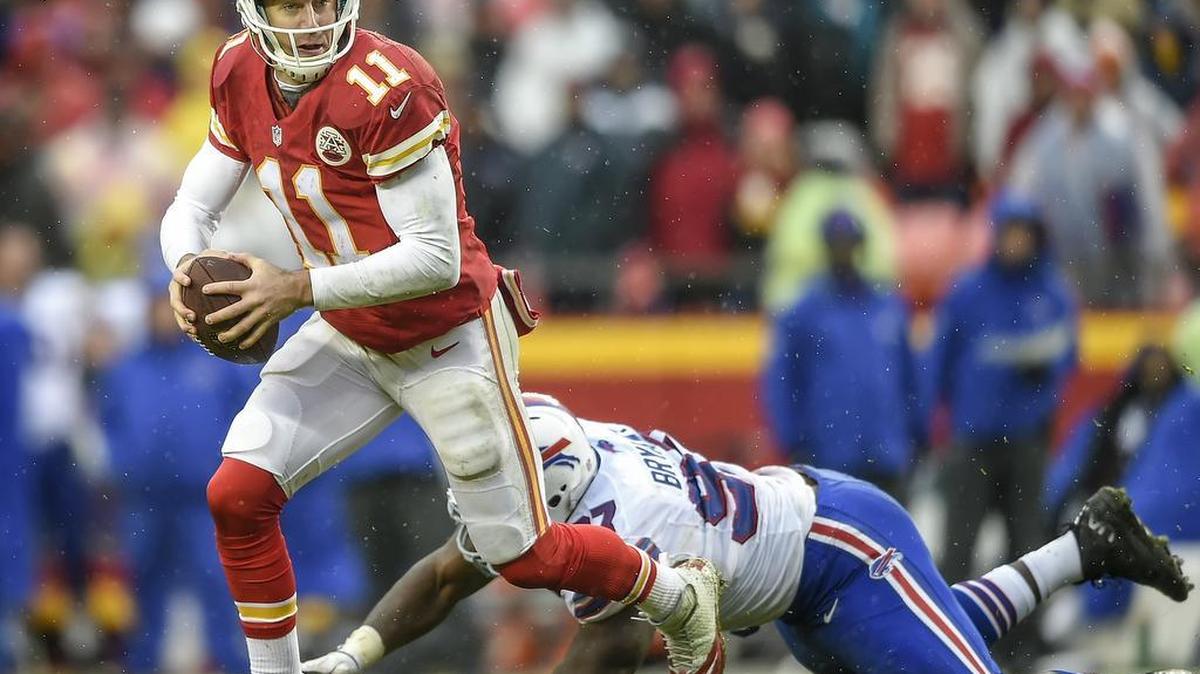 Quarterback Alex Smith has helped the Chiefs with his ability to run the ball this season. He scrambled away from Buffalo’s Corbin Bryant during a game Nov. 29 at Arrowhead Stadium.