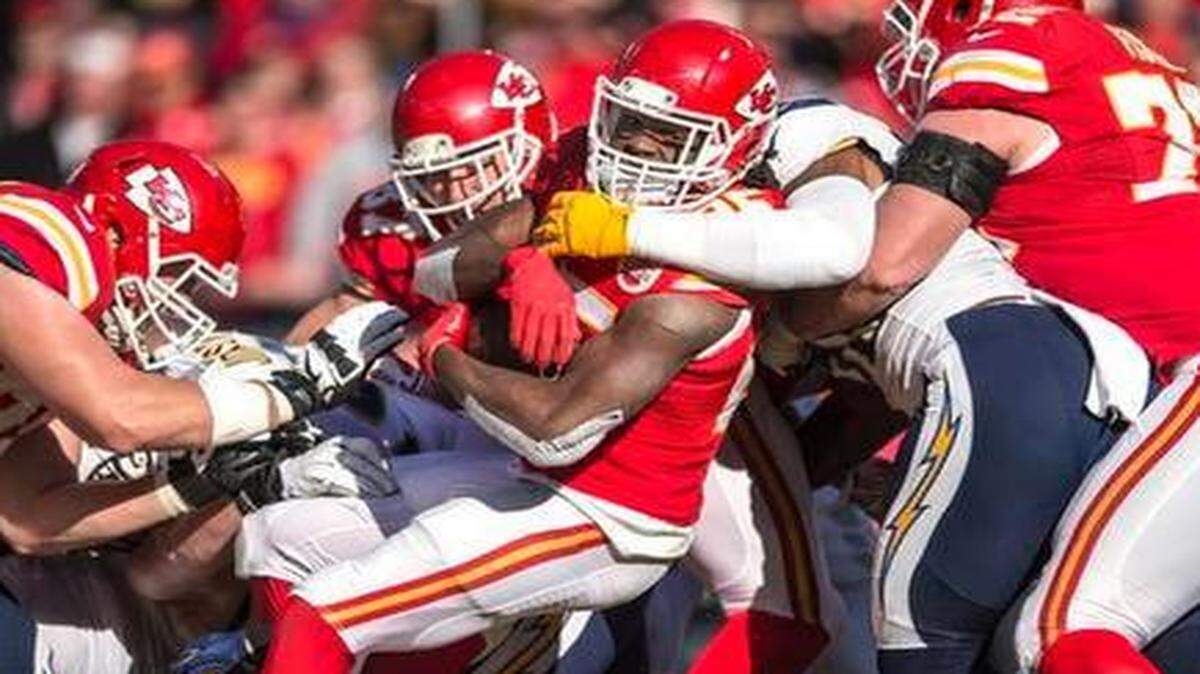 
It was tough going for Chiefs running back Jamaal Charles on Sunday, but he ran for 54 yards and passed the 1,000-yard mark once again.


