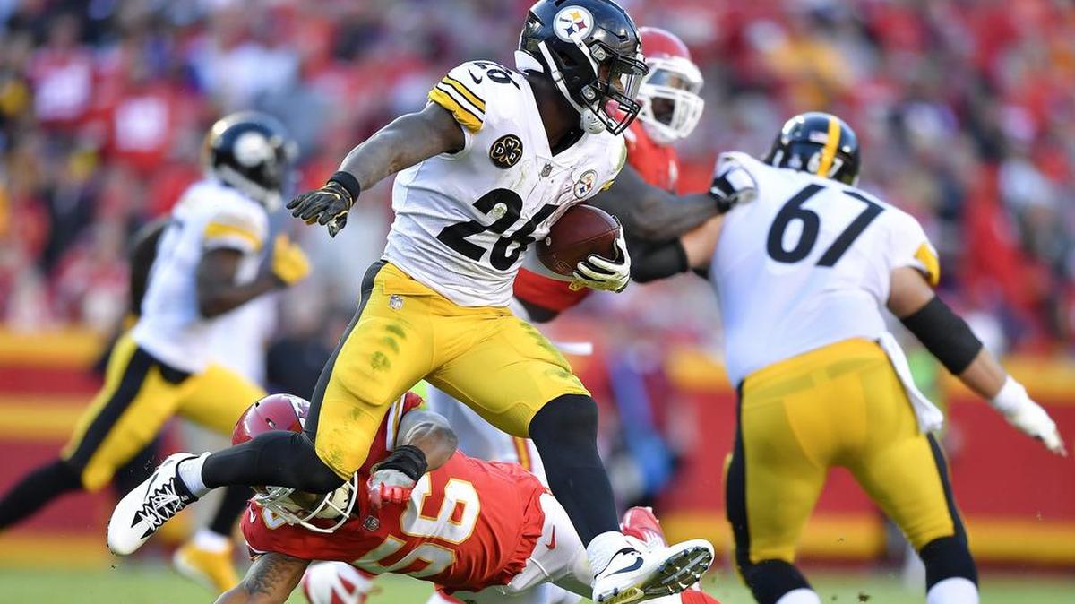 Steelers running back Le’Veon Bell leaped past Chiefs inside linebacker Derrick Johnson in the third quarter of Sunday’s game at Arrowhead Stadium. Bell ran for 179 yards in Pittsburgh’s 19-13 win.