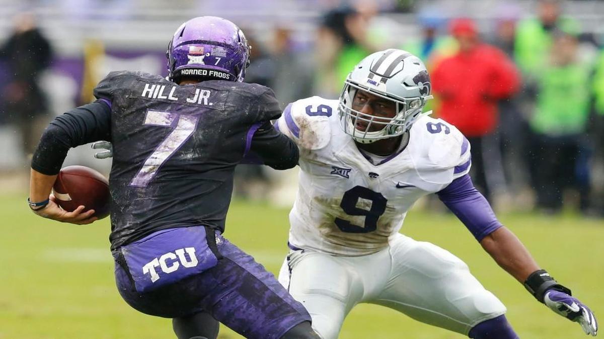 K-State linebacker Elijah Lee (9) sizes up TCU quarterback Kenny Hill (7) before making the tackle on Dec. 3, 2016.