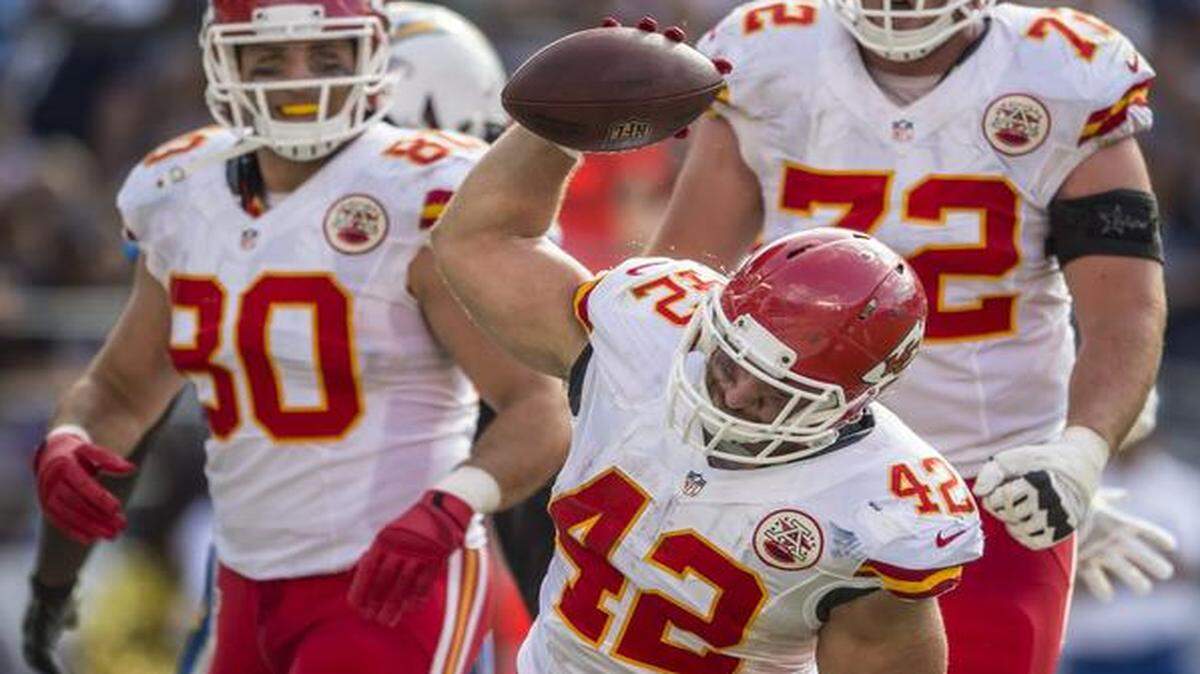 
Chiefs fullback Anthony Sherman spiked the ball after an 11-yard catch-and-run for a touchdown against the Chargers on Oct. 19 in San Diego.
