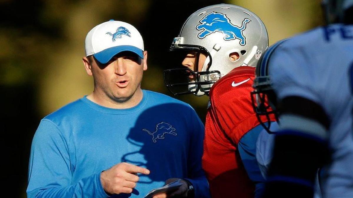 Jim Bob Cooter, the Lions’ new offensive coordinator, talked to quarterback Matthew Stafford during a training session Wednesday at the Grove Hotel in Chandler’s Cross, England.