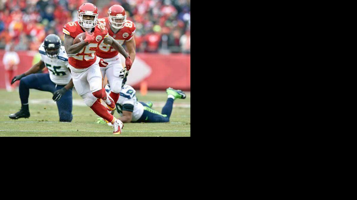 
Chiefs running back Jamaal Charles (25) picks up 14 yards on a first-down run during Sunday's football game against the Seahawks at Arrowhead Stadium.
