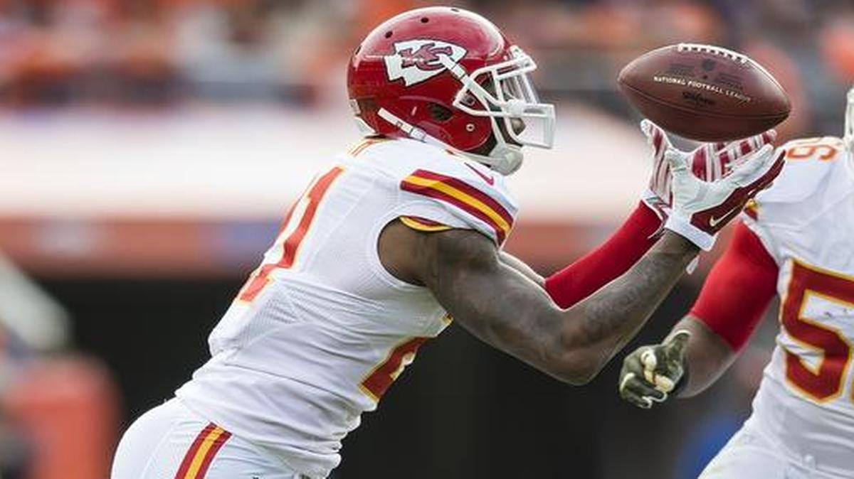 Chiefs free-agent cornerback Sean Smith, who intercepted this pass against the Broncos on Nov. 15, is headed to Oakland.