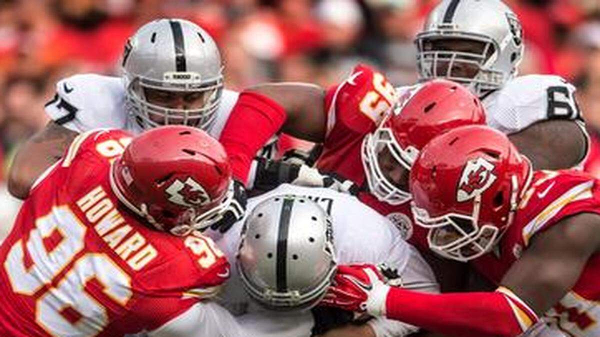 
Chiefs defensive end Jaye Howard (96) and defensive tackle Vance Walker (99) teamed up to sack Oakland Raiders quarterback Derek Carr (4) in the third quarter on Sunday at Arrowhead Stadium. The Chiefs won the game 31-13.
