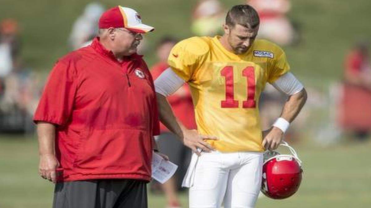 
Kansas City Chiefs head coach Andy Reid spoke to quarterback Alex Smith during training camp.
