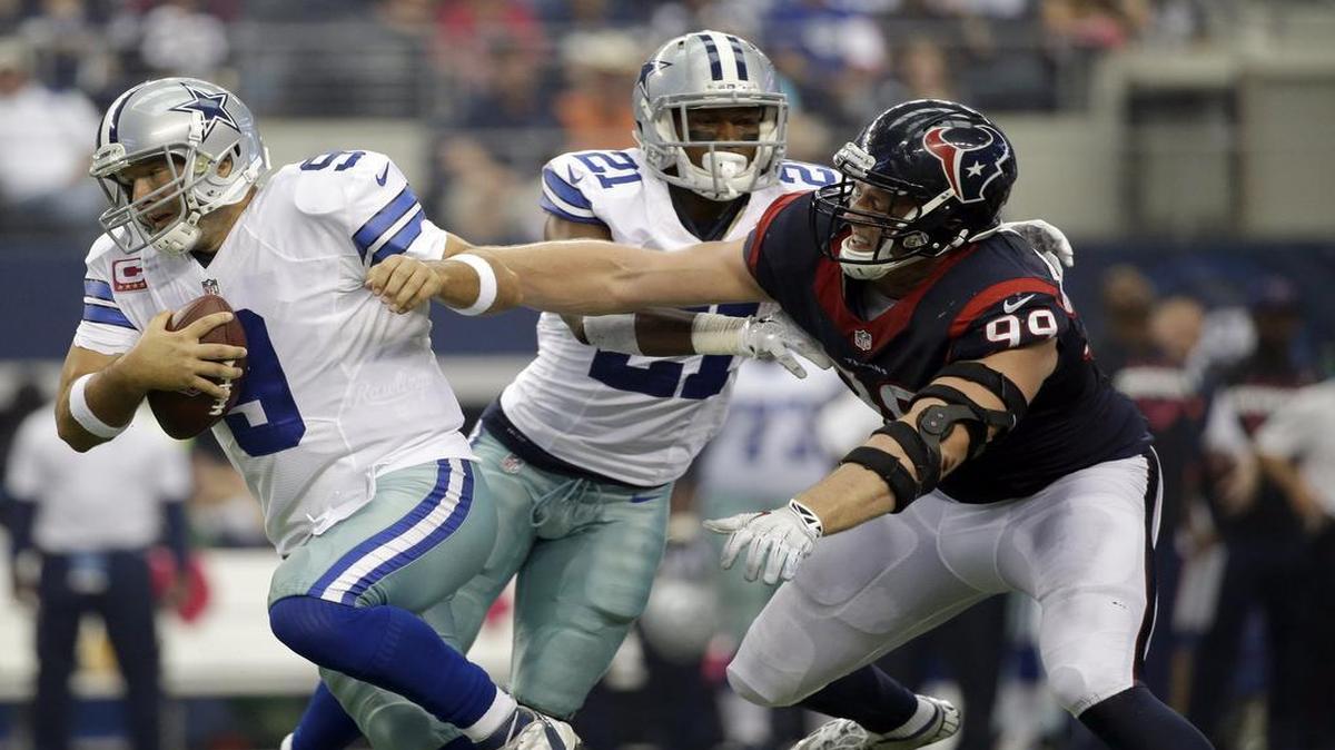 
The Houston Texans’ J.J. Watt, right, made 20 
1/2
 sacks last season and was NFL defensive player of the year.
