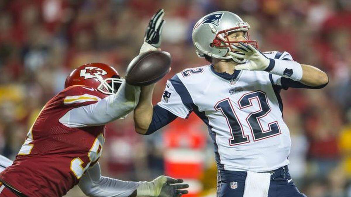 
Kansas City Chiefs outside linebacker Tamba Hali stripped the football out of the hands of New England Patriots quarterback Tom Brady in the third quarter at Arrowhead Stadium on Sept. 29. The Chiefs won 41-14.
