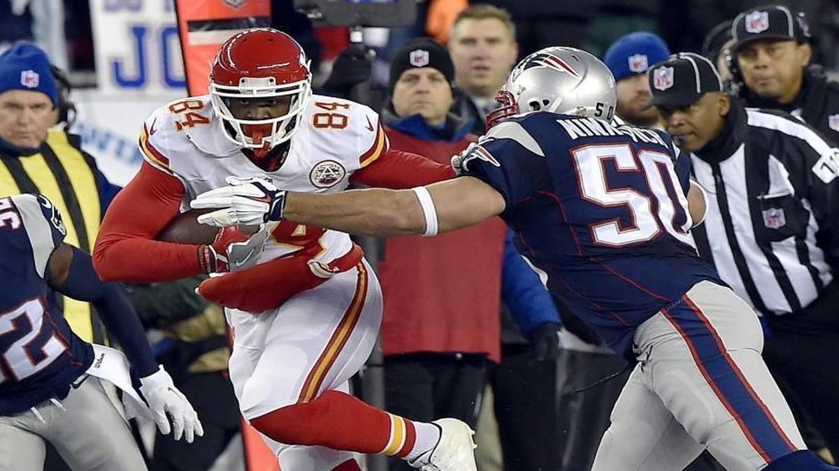 Kansas City Chiefs tight end Demetrius Harris made first-down yardage in the first quarter against New England on Saturday.
