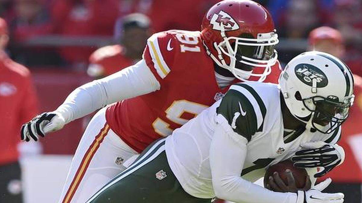 
Chiefs outside linebacker Justin Houston (50) sacked New York Jets quarterback Michael Vick (1) for a 2-yard loss on Sunday at Arrowhead Stadium. Houston leads the NFL with 12 sacks.
