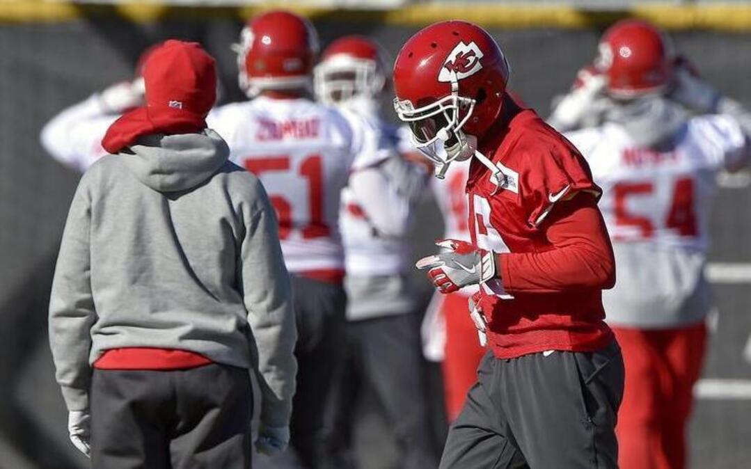 Chiefs wide receiver Jeremy Maclin jogged across the practice field Thursday but did not participate in team drills.