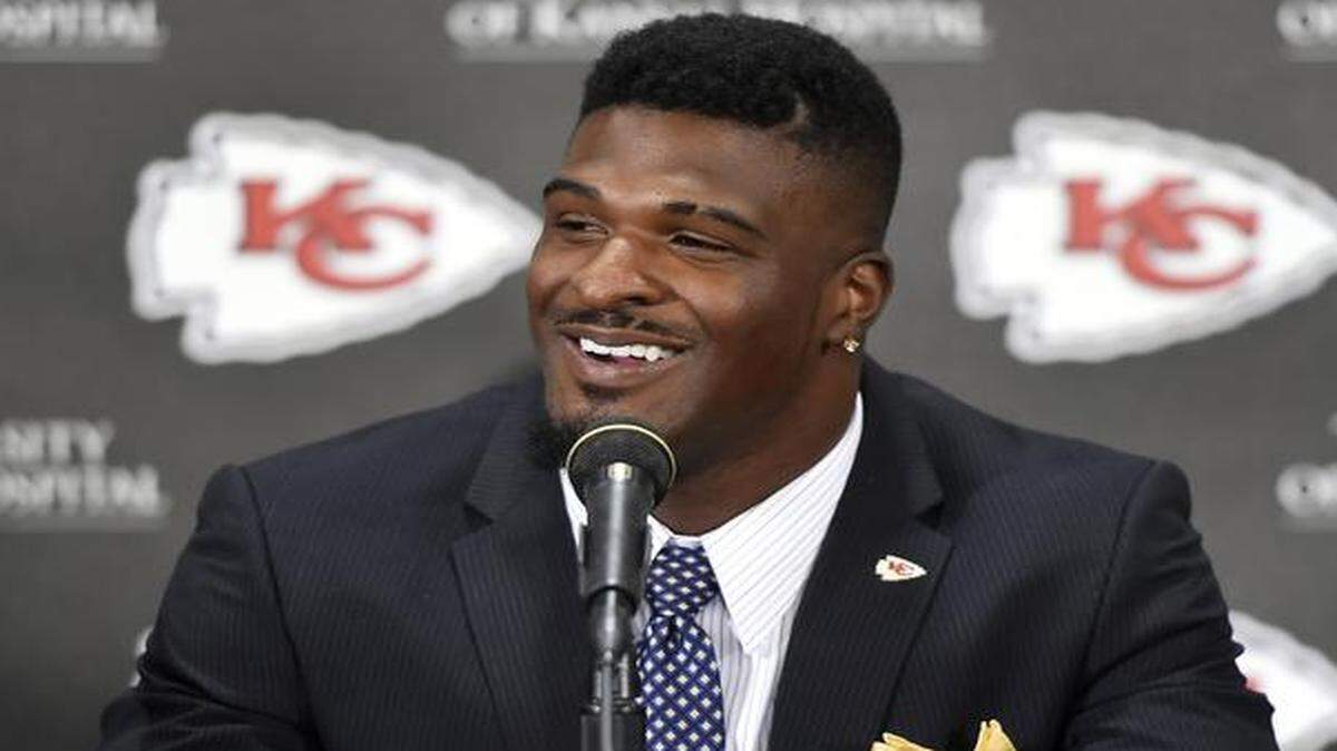 
Dee Ford spoke during a news conference at the Arrowhead Stadium practice facility following his selection by the Kansas City Chiefs in the first round of the NFL Draft.
