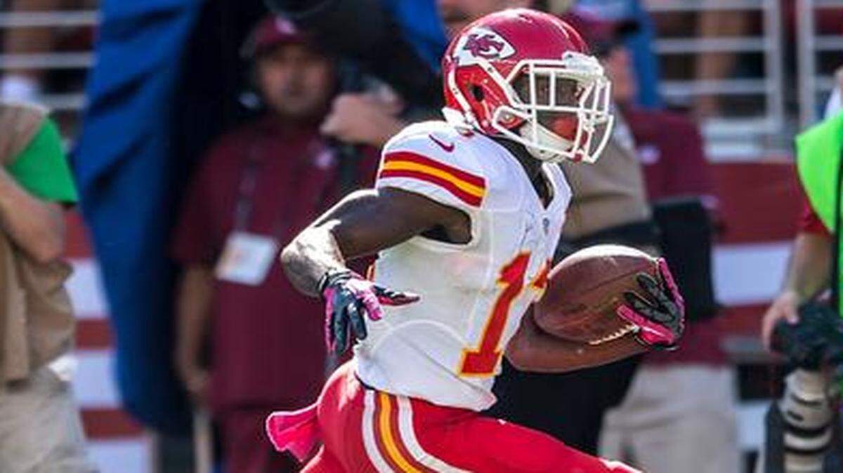 
De’Anthony Thomas, who missed the Chiefs’ first four games with a sore hamstring, returned a third-quarter punt 28 yards to the Chiefs’ 42-yard line to give his team good field position Sunday against the San Francisco 49ers. Four plays later, he hauled the ball in for a touchdown, the first of his career.
