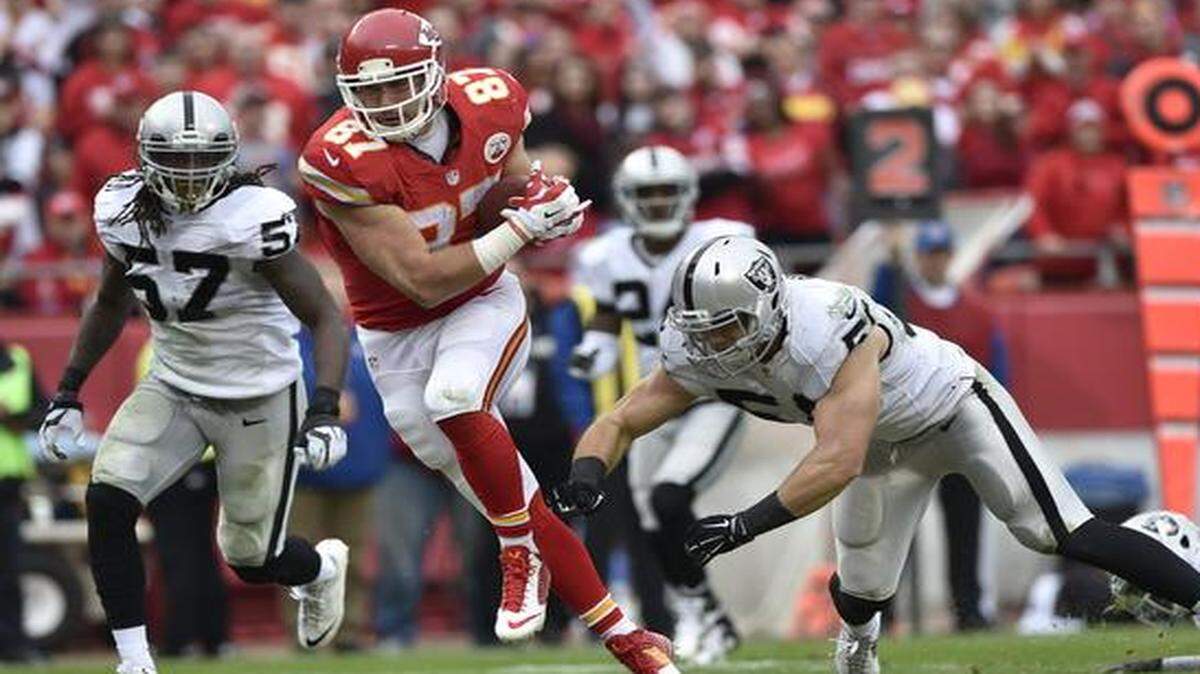 
Chiefs tight end Travis Kelce scored on a touchdown pass against the Raiders during Sunday's game at Arrowhead Stadium.
