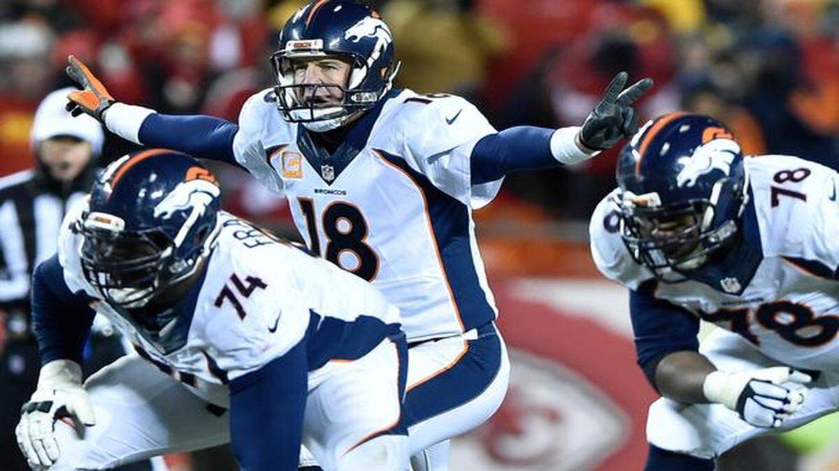 
Denver Broncos quarterback Peyton Manning gestured before the snap in the second quarter on Sunday night.

