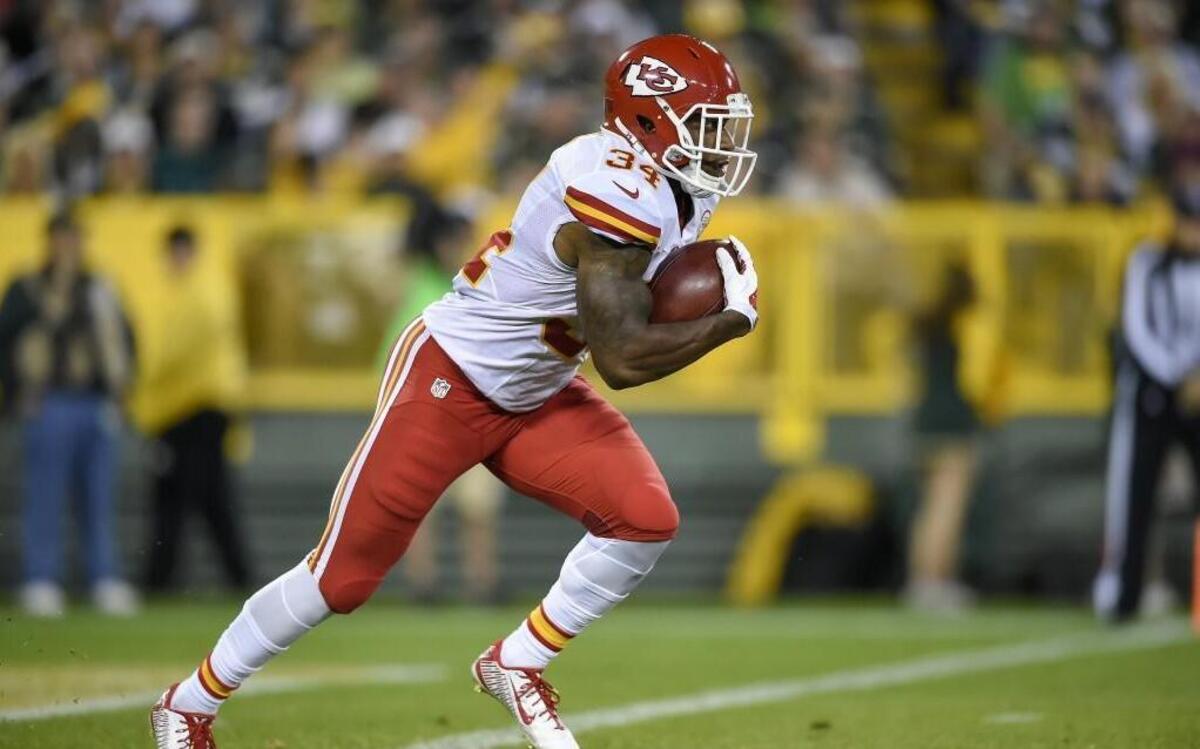 
Chiefs running back Knile Davis (34) returned a kick against the Packers during their Sept. 28 in Green Bay.
