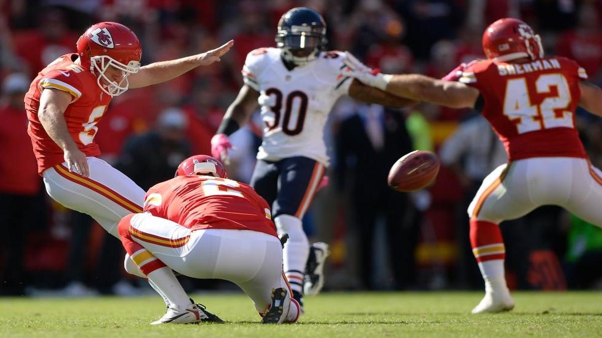 
Cairo Santos tried a 67-yard field goal at the end of Sunday’s game but he missed. The Chicago Bears won 18-17 at Arrowhead Stadium.

