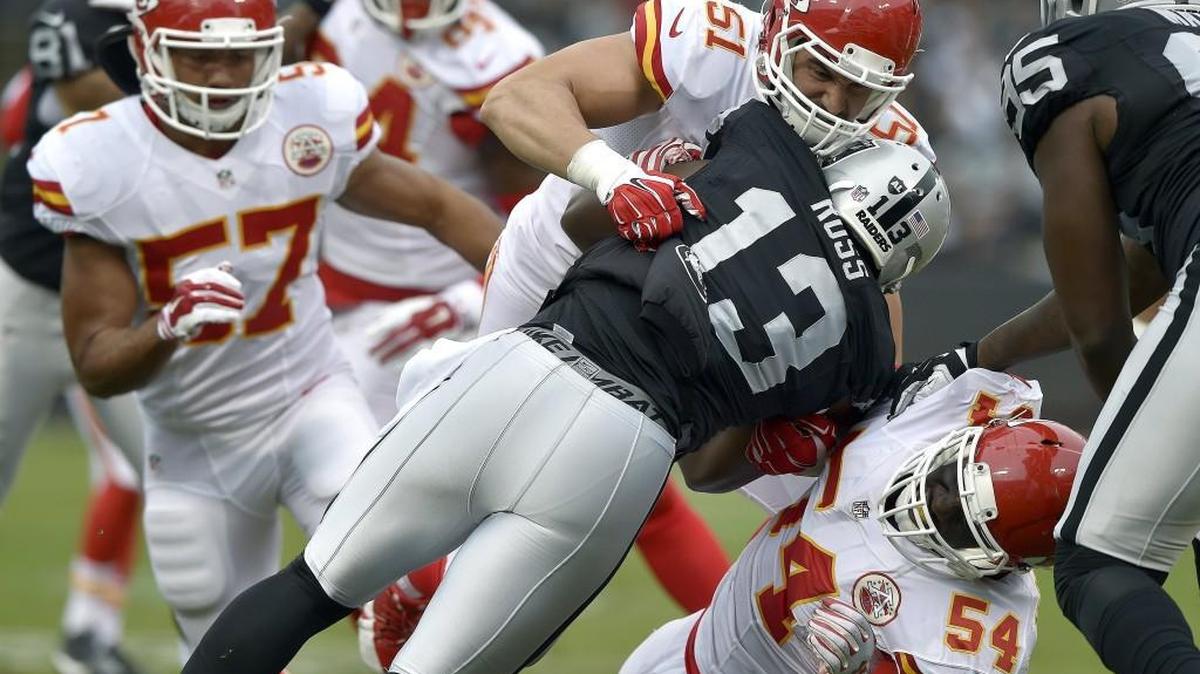 Frank Zombo, Dezman Moses (54) and D.J. Alexander (57) stopped Raiders return man Jeremy Ross in the first quarter at O.co Coliseum on Sunday.