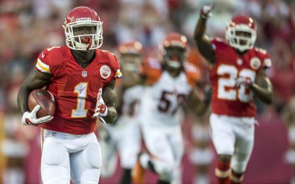 
Chiefs rookie De’Anthony Thomas (left) returned a punt 80 yards for a touchdown against the Bengals in the preseason, but an injury kept him out of the first four regular-season games.
