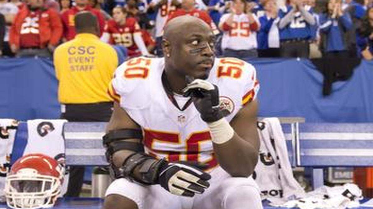 
Chiefs outside linebacker Justin Houston (right)
