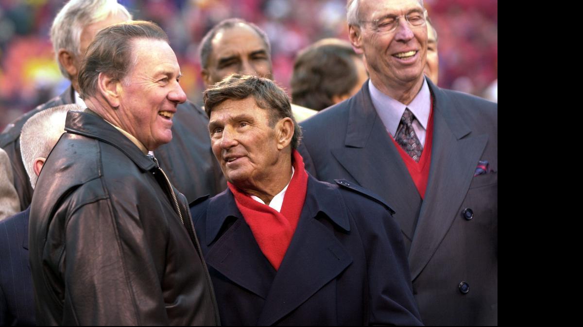 Fans share condolences and memories of late KC Chiefs quarterback Len Dawson